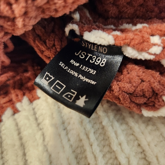 ✨️POL Cream and Mauve Distressed Chunky Oversized Sweater Size Small - Picture 7 of 11